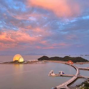 黄色视频男人舔女人下面
